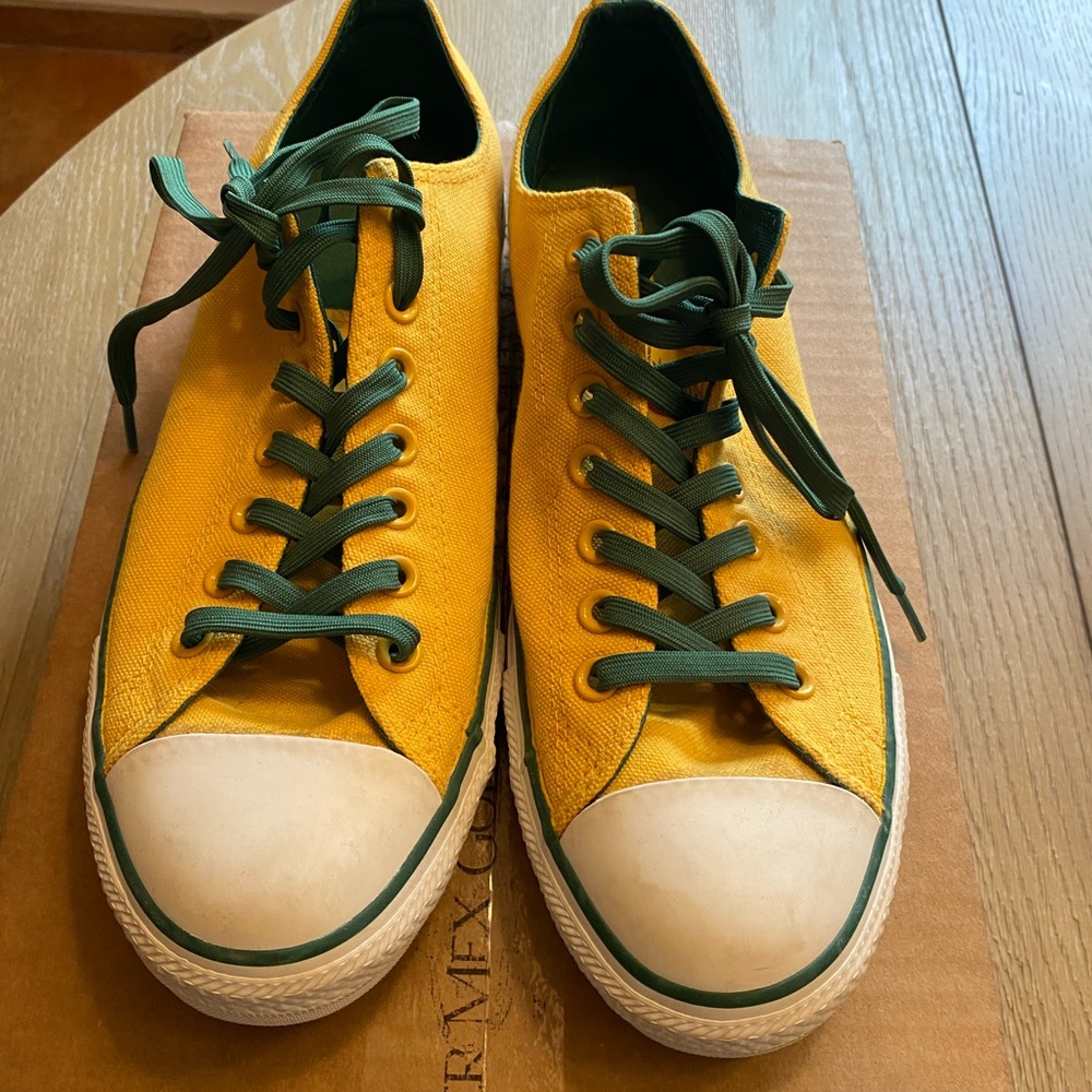 Yellow/gold men’s Chuck Taylor All Star Converse